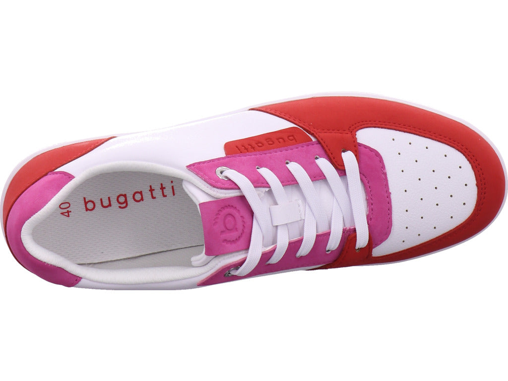 Bugatti women in red