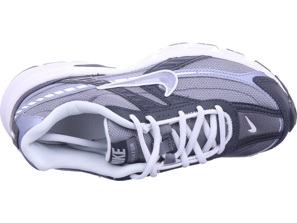 Nike    in grau