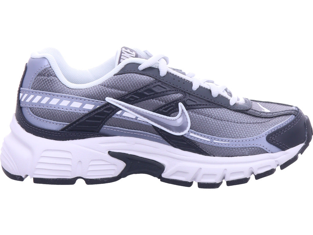 Nike    in grau
