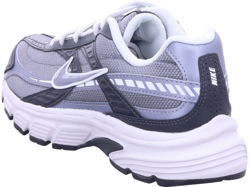 Nike    in grau